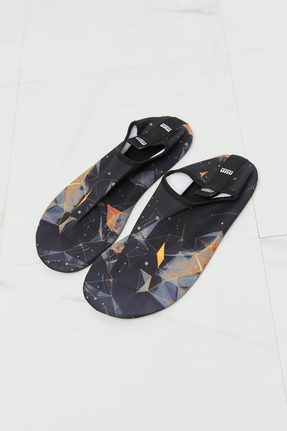 MMshoes On The Shore Water Shoes in Black/Orange