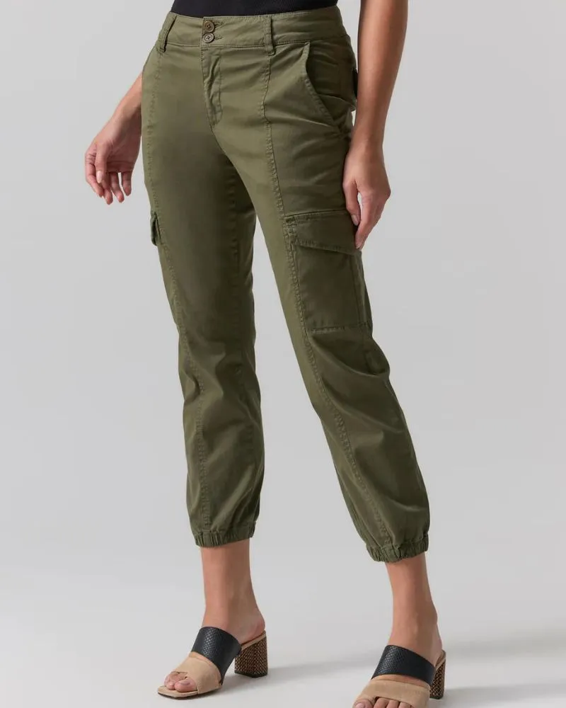 Rebel Pant in Hiker Green