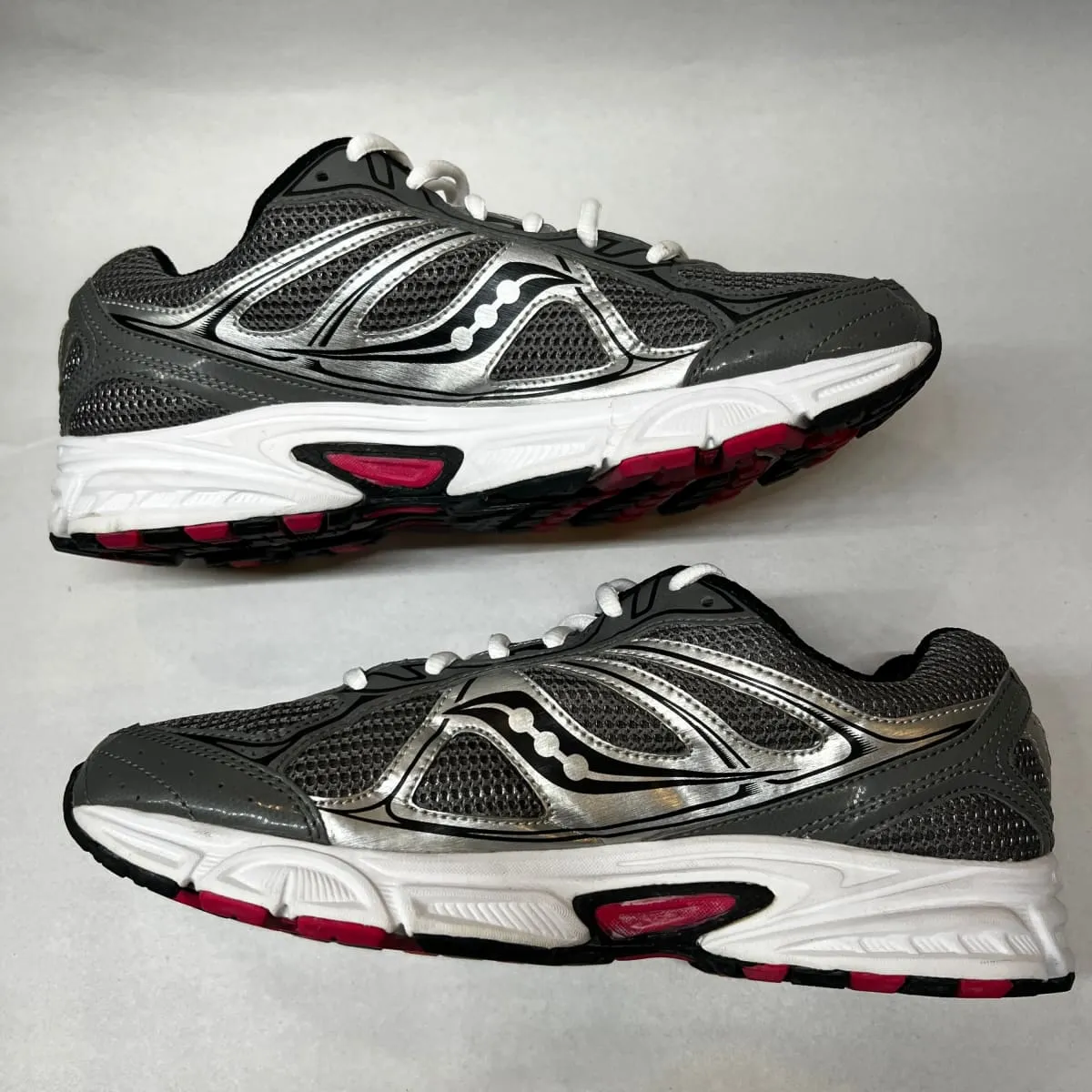 Women's Saucony Cohesion 7 Running Shoe Grey/Silver/Pink Size 9.5 Wide - Preowned